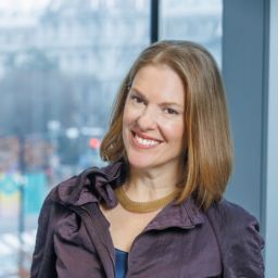 Headshot photo of Emily Lenzner