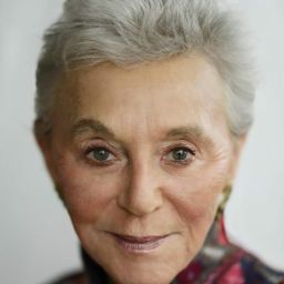 Headshot photo of Eva Haller